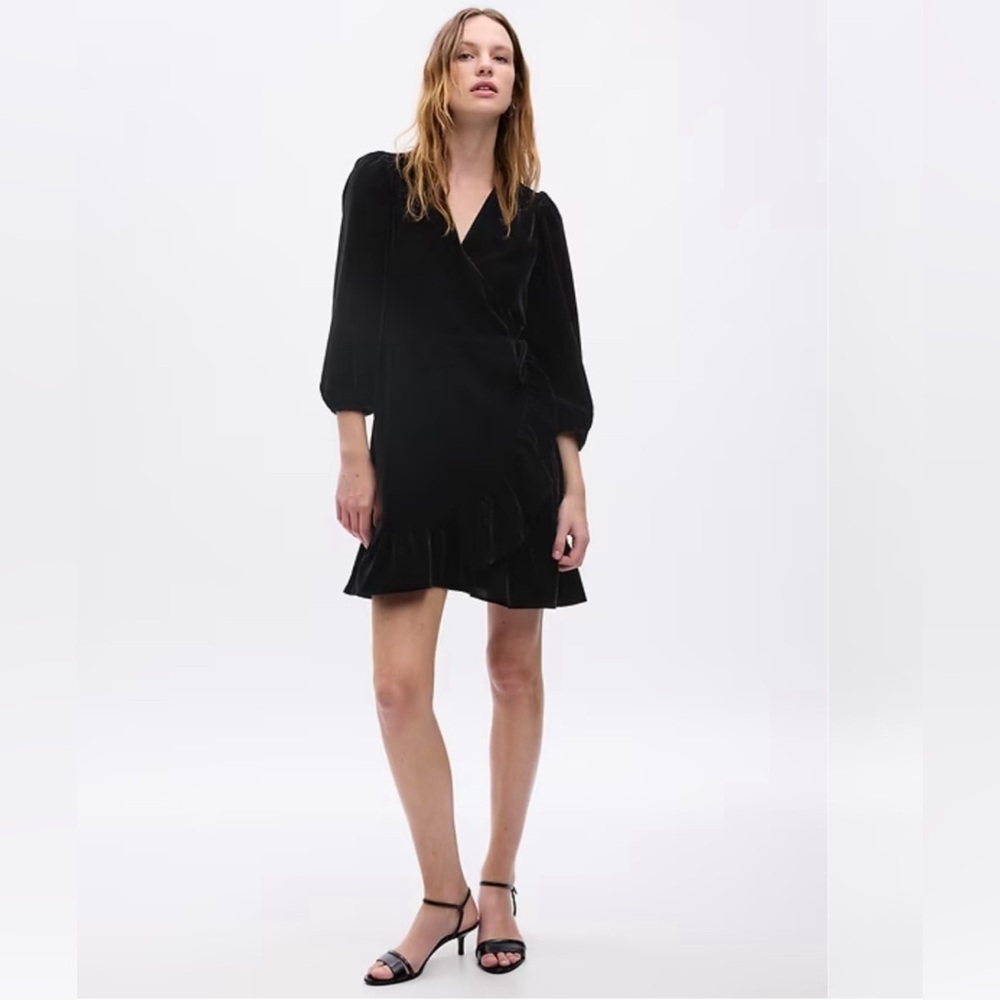 NWT Gap, black velvet dress, medium